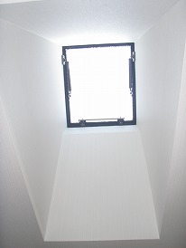 壁紙（クロス）張替、階段手すり取付え前と後（埼玉県鴻巣市）