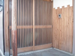 【玄関前】クリーニング洗浄（アク洗い）・銅板巻き（埼玉県上尾市） へのパーマリンク