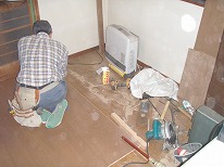 床（フローリング）施工中２（埼玉県鴻巣市）